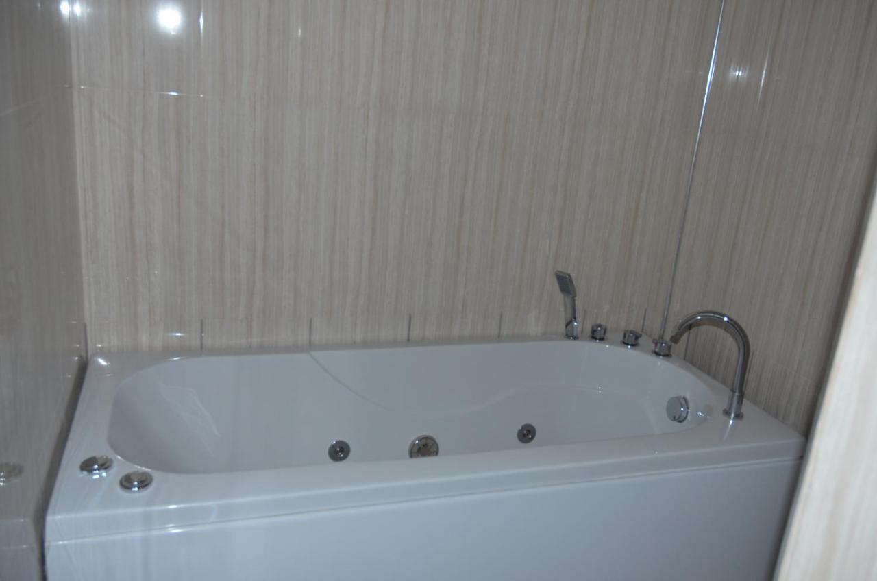 Legacy Hotel Batumi Kültér fotó